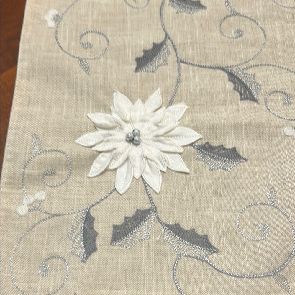 Chic Floral Embroidered Table Runner - Picture 2 of 8